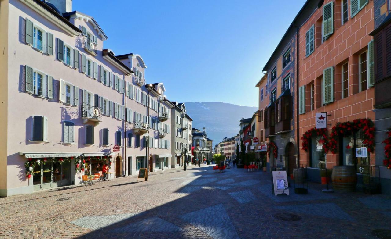 Charmant Appartement Au Coeur De Sion Buitenkant foto