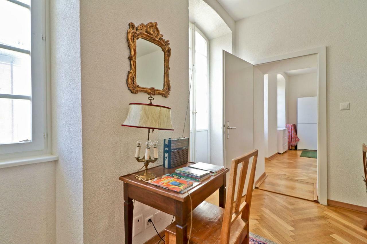 Charmant Appartement Au Coeur De Sion Buitenkant foto