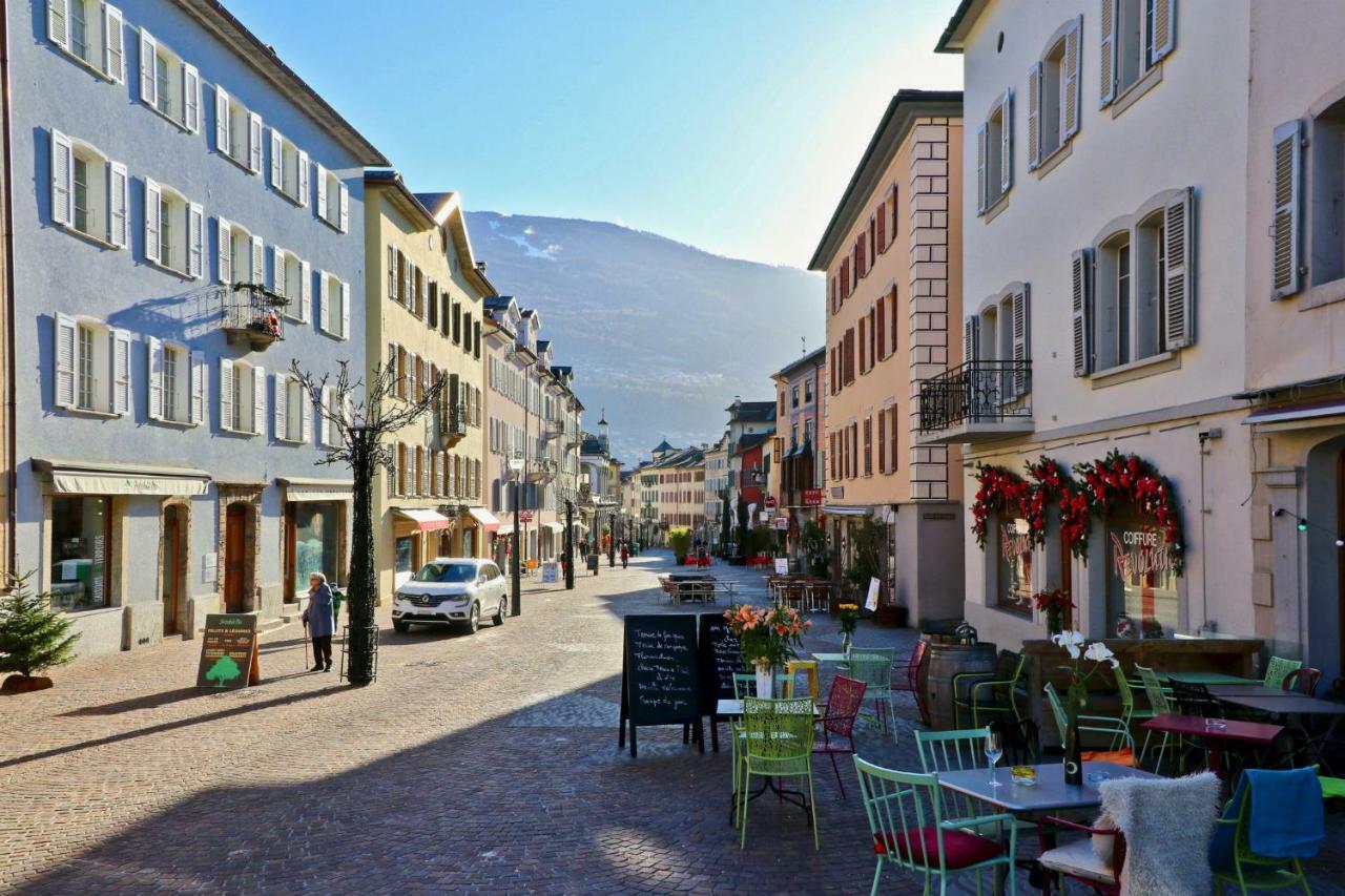 Charmant Appartement Au Coeur De Sion Buitenkant foto